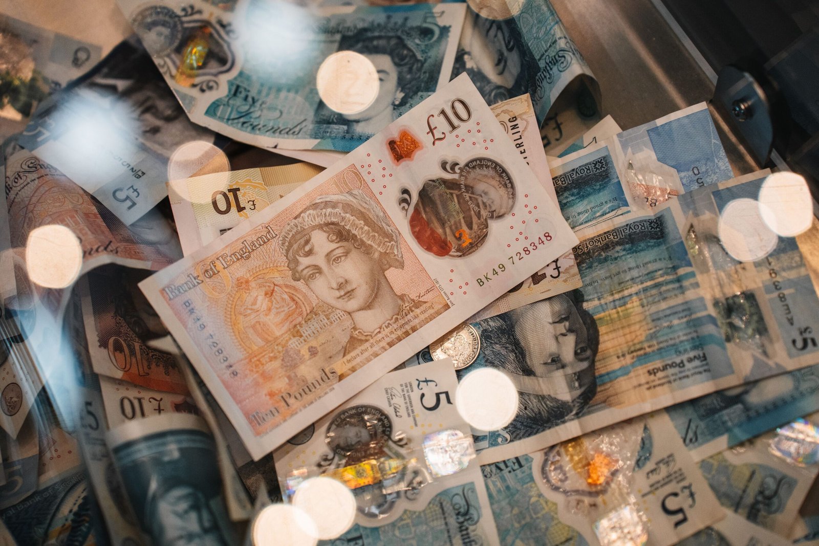 Comparativa de comisiones bancarias para transferencias internacionales hacia Reino Unido
