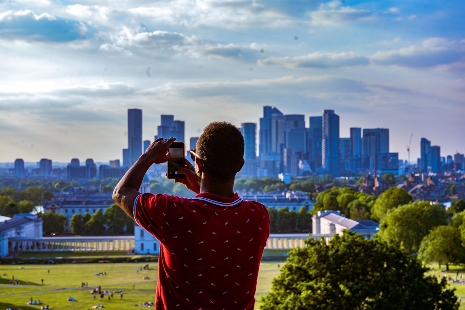 Vista de Londres con el Big Ben y el río Támesis, destino con cobertura eSIM
