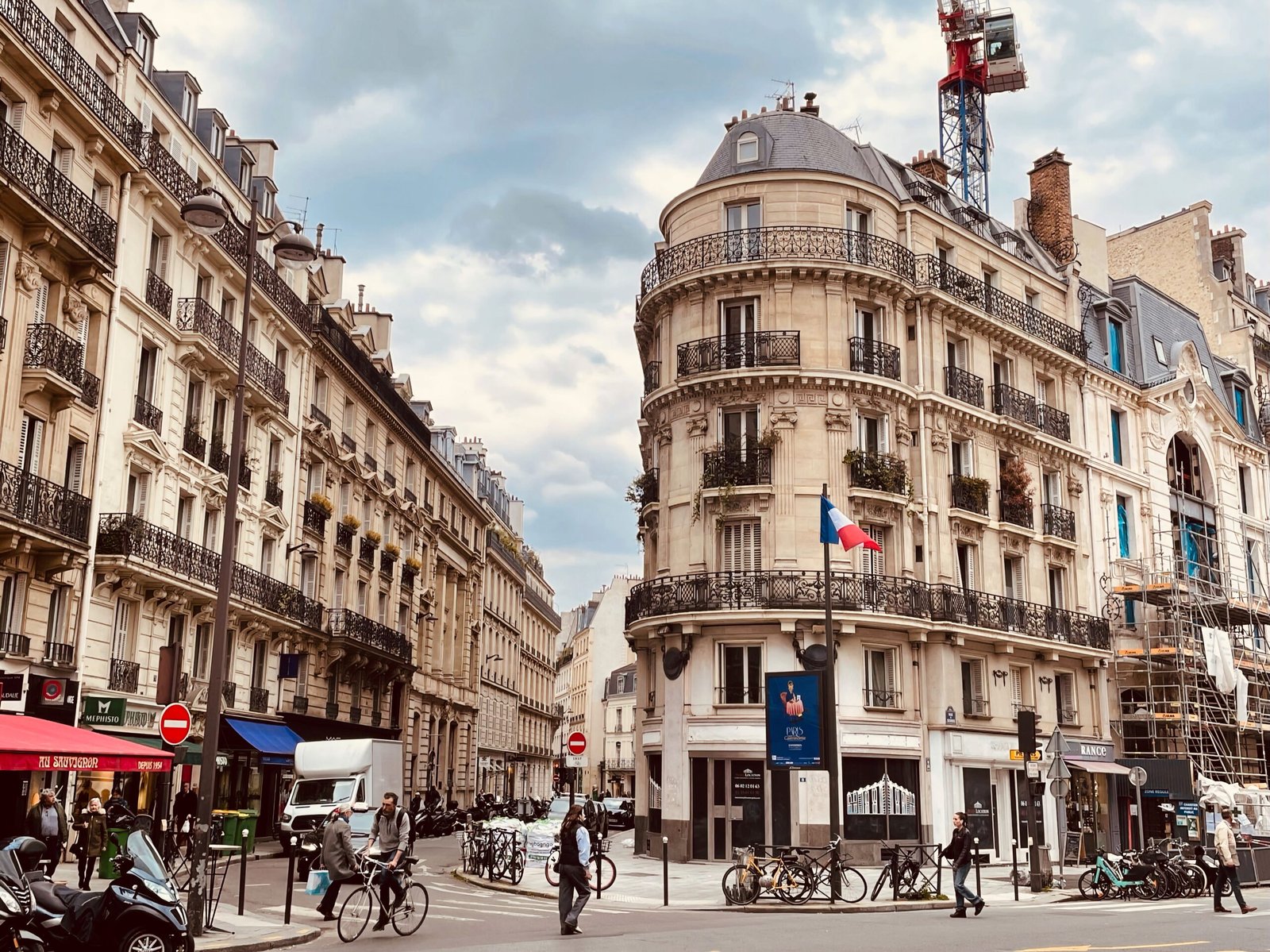 Trabajar en Francia: salarios y costo de vida en 2026